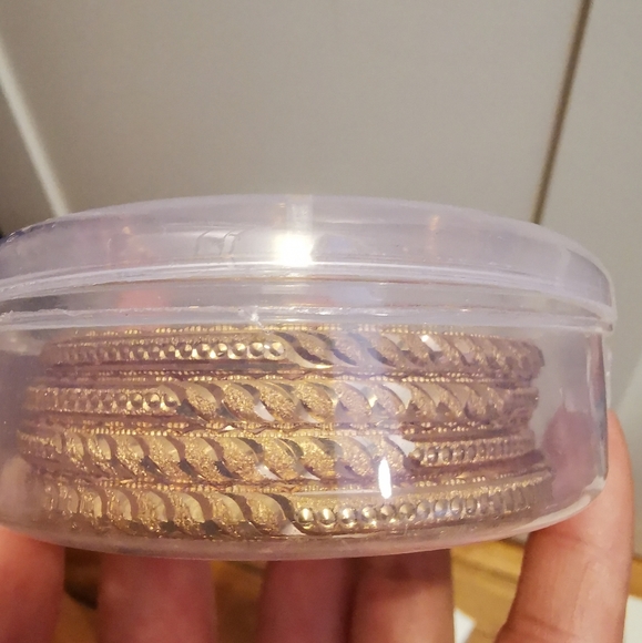 Gold bangles - Picture 2 of 3